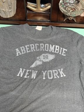 Abercrombie & Fitch Gray New York Graphic Short-Sleeve Tee